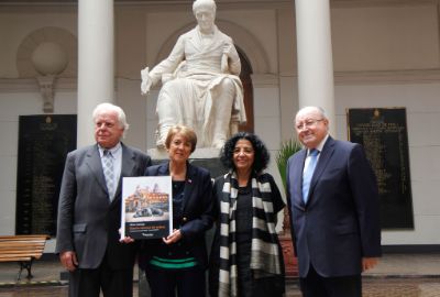 La ministra Consuelo Valdés, junto a la vicerrectora Faride Zeran, el embajador de Perú, Jorge Valdez y el presidente de la Fundación y nieto del poeta chileno, Vicente García Huidobro.