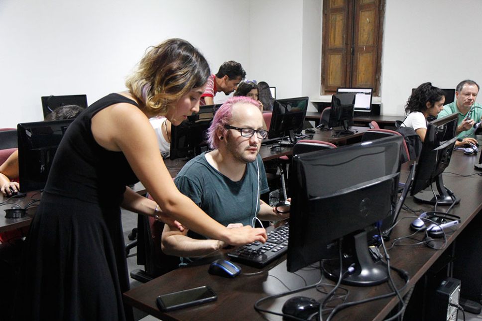 El examen fue rendido en la Facultad de Arquitectura y Urbanismo.