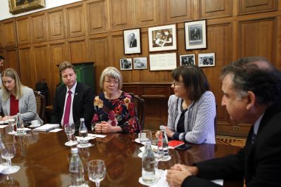 El encuentro reunió a expertos finlandeses de la Universidad Karelia con autoridades e investigadores de la Casa de Bello.