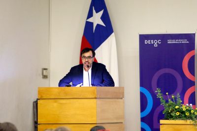 Fabián Duarte, director del Núcleo Milenio Desoc, expuso sobre la tarea en salud y educación que está desarrollando su equipo. 