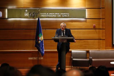 "No podemos desesperar a los jóvenes con un futuro verde, tenemos que ofrecerles unas razones y que tengan esperanzas en la ciencia y la tecnología", dijo Pierre Léna.