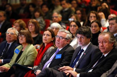 Autoridades universitarias y de gobierno asistieron a esta cita que está siendo transmitida vía streaming por tv.uchile.cl