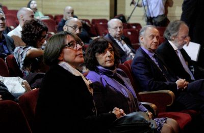  La secretaria ejecutiva de la Cátedra Michel Foucault, junto a la directora de Investigación de la Casa de Bello, Silvia Núñez.