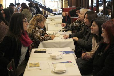 El "Café Alzheimer" es un espacio que busca generar conversación respecto a estas enfermedades.