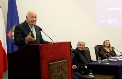 El ex Presidente Ricardo Lagos destacó el efecto igualador que tienen las nuevas tecnologías y llamó a analizar sus efectos sobre la política.