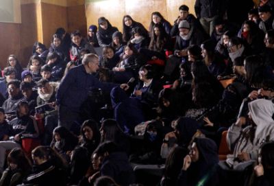 En la instancia, dialogó con niños y niñas de la comuna en la Casa Escuela Comunitaria Violeta Parra.