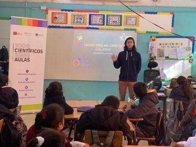 Charlas breves y actividades prácticas forman parte de las actividades que realizan estos estudiantes de la FCFM.