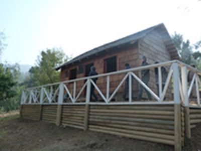 Casa de tejuelas. Chadmo, Chiloé Insular. Su techumbre y sus muros son de tejuelas de alerce.  