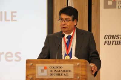 El profesor Patricio Poblete expresó su agradecimiento por el Premio a la Gestión 2019, reconocimiento que extendió a todo el equipo de trabajo de NIC Chile.