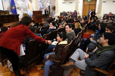 Los niños y niñas se presentaron y contaron sobre el trabajo que sus papás y mamás hacen en la U. de Chile.