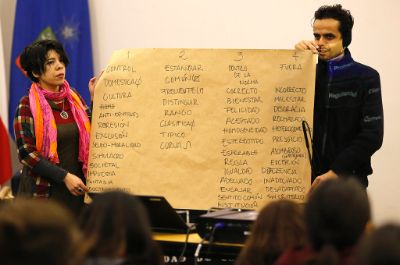 Docentes, académicos y académicas de la U. de Chile y de otros planteles del país se dieron cita hoy en la Casa Central. 