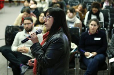 El alto nivel de participación, destacó la directora de Pregrado, Leonor Armanet, "da cuenta de una necesidad de dialogar, aprender y mejorar los procesos formativos". 