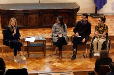 La perspectiva de la diversidad funcional considera la diferencia de la persona y la falta de respeto en las mayorías contra hombres y mujeres que son biofísicamente diferentes.