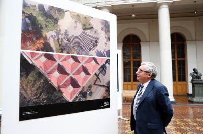 El Rector Ennio Vivaldi participó de la actividad y relevó la presencia e involucramiento de la U. de Chile en los más diversos puntos de Santiago.