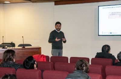 Exposición académico Paulo Gallardo, Facultad de Odontología 