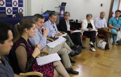 El equipo de la Facultad de Odontología se reunió con un equipo multidisciplinario organizado junto al Colegio Médico, la UTO del Hospital del Salvador, y la Sociedad Chilena de Oftalmología.