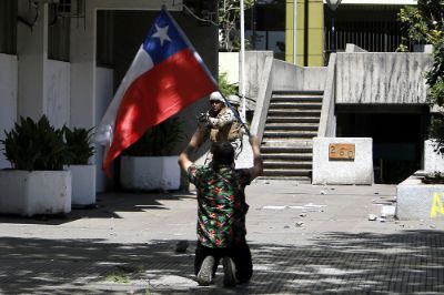 "Esto genera un peligro de militarización del orden público, que se ha visto en otros países de la región, y que en general tiene como resultado un aumento de la violencia", afirma Claudia Heiss.