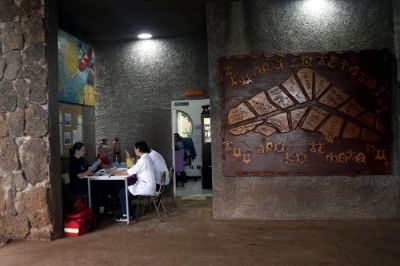 El equipo del proyecto CHAIR de la Facultad de Medicina se encuentra en Rapa Nui haciendo un operativo de VIH que ha contemplado testeos masivos y charlas a la comunidad de la isla.