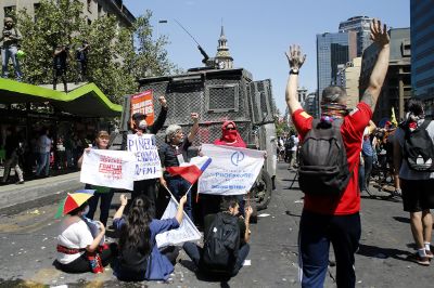 El Long Range Acustic Device (LRAD), dispositivo sonoro antidisturbios que genera ruidos por sobre los 100 decibeles, es una de las tecnologías que podría llegar a nuestro país. 