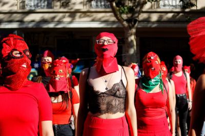 La actual normativa que tipifica el femicidio, según plantean desde la Red Chilena Contra la Violencia hacia las Mujeres, "es parcial", dado que considera sólo los asesinatos cometidos por parejas.