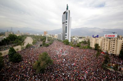 Los integrantes del NUDESOC implementaron la encuesta los días 8, 18, 22 y 29 de noviembre en Plaza Italia.