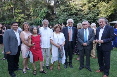 En la ceremonia estuvo presente el Rector Ennio Vivaldi, además de familiares y colegas de la galardonada. 