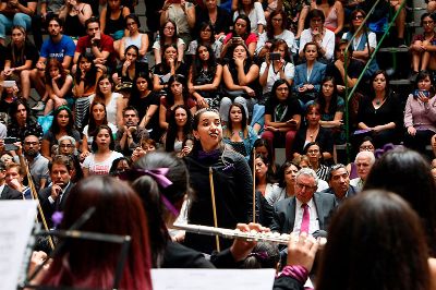 el próximo martes 10 de marzo a mediodía, la U. de Chile conmemorará el Día Internacional de la Mujer Trabajadora en Casa Central.