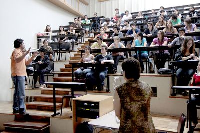 Los desafíos que pone la Universidad involucra una forma diferente de aprender que es necesario que sea estimulada, y cursos como éste logran mejorar el acompañamiento a las y los estudiantes.