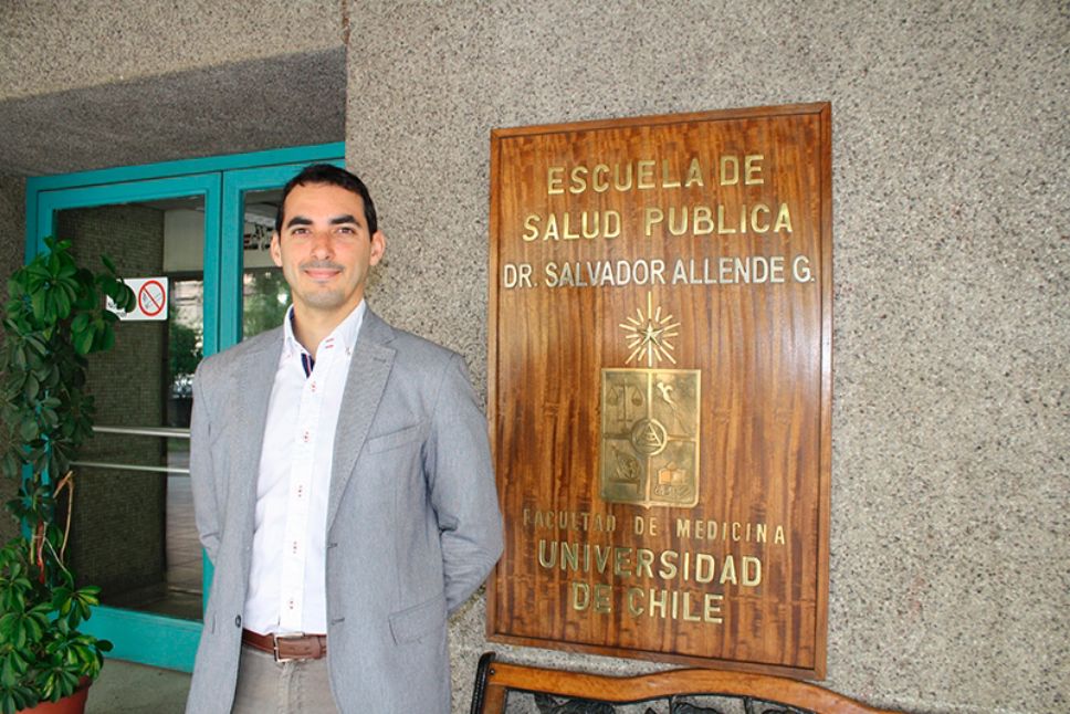 "Lo razonable sería decretar una cuarentena total en toda la Región Metropolitana", señaló el Dr. Cuadrado respecto a la medida que hoy empieza a regir en siete comunas de la Región Metropolitana.