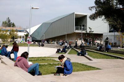 Diversos actores de la comunidad universitaria están desplegando iniciativas para responder a los efectos del COVID-19.