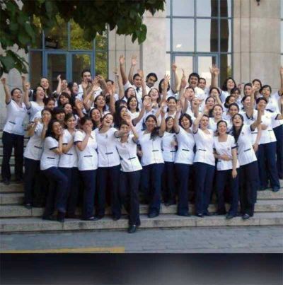 Egresadas y egresados de la carrera de Enfermería están impulsando diversas iniciativas para combatir la pandemia.