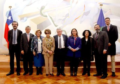 Junto con lamentar su fallecimiento, el Rector Vivaldi, destacó el permanente vínculo y compromiso de la señora Jeria con nuestro plantel.