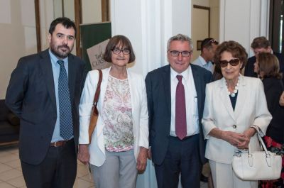 En la foto junto al Rector Vivaldi, la vicerrectora Rosa Devés, y el director del CEAC, Diego Matte, en una de sus frecuentes visitas a las funciones de música y danza del Teatro U. de Chile. 