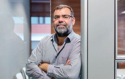 "Lo ideal sería tener una cuarentena total dos semanas más y ya estaría el virus casi desaparecido", señaló el profesor Ricardo Baeza-Yates.