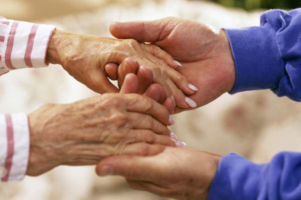 Establecer 75 años para la autorización a salir a caminar por una hora nos parece arbitrario, porque no toma en cuenta la importante heterogeneidad del estado de salud de las personas mayores.