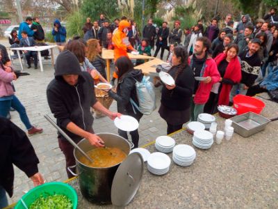 "Consulta ciudadana: respuesta comunitaria a la pandemia" fue realizado por diversas universidades chilenas.