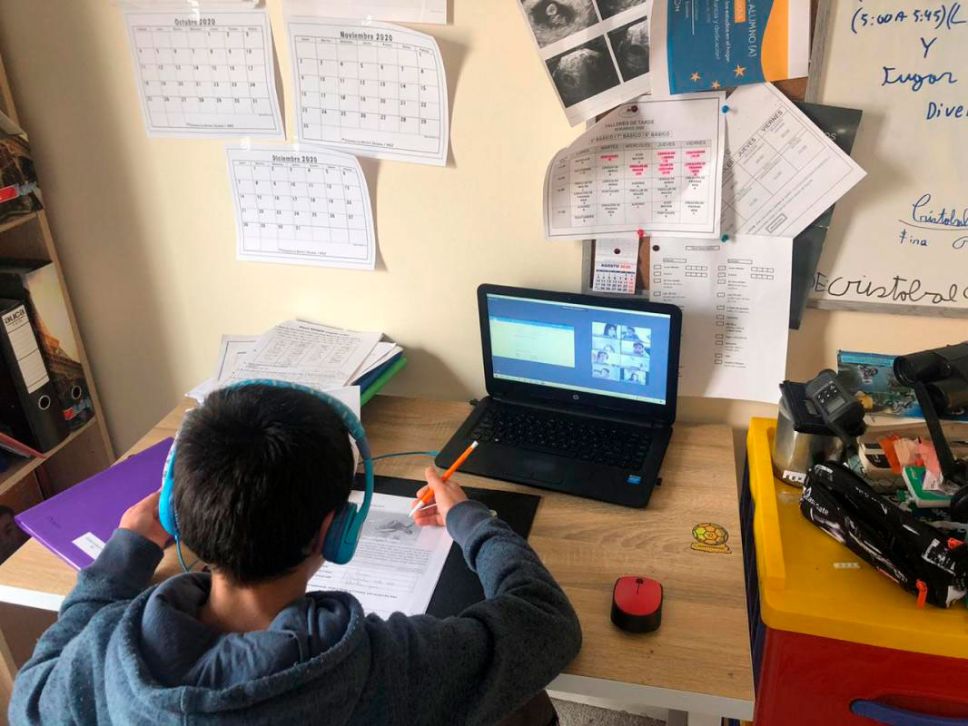 El estudio servirá para orientar al sistema escolar sobre cómo mejorar su apoyo a familias y niños durante la suspensión de clases, y recomendar políticas acorde a los condiciones de estudio.
