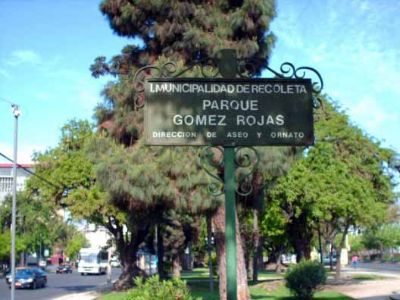 El parque ubicado frente a la Facultad de Derecho, donde cursaba estudios, lleva su nombre.