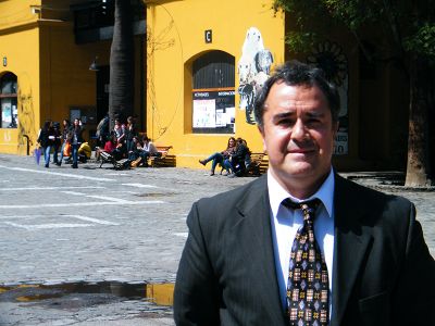 El profesor Camilo Arriagada explicó que los micro campamentos se habían mantenido debido a la falta de oferta de vivienda social, pero que la pandemia hizo explotar la situación.