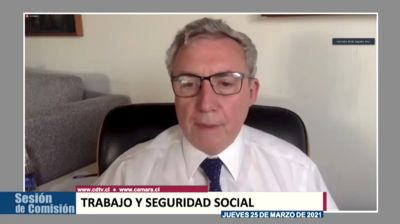 El rector U. de Chile, Ennio Vivaldi, expusó ante los parlamentarios la necesidad de financiamiento estatal para el Hospital Clínico del plantel.