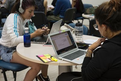 La profesora Castillo considera que esta experiencia también da cuenta de la importancia de las metodologías participativas para avanzar hacia el desarrollo educativo en contextos digitales.