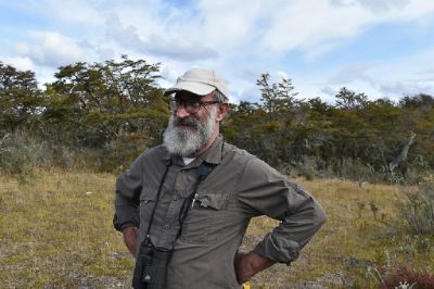 Javiera Simonetti, académico del Departamento de Ciencias Ecológicas, y coordinador académico del Programa Transdiciplinario en Medio Ambiente de la Universidad de Chile