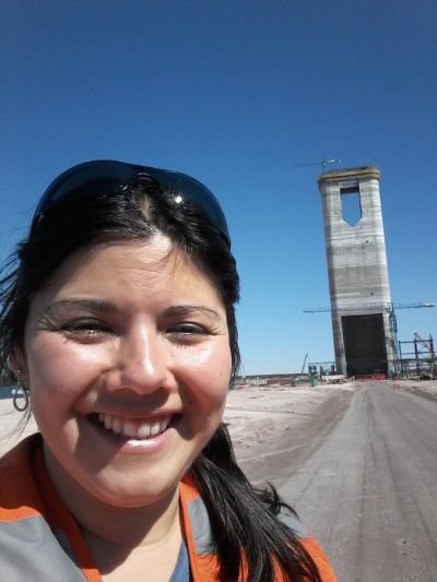 Carolina Millán es Ingeniera Civil Hidráulica de la Facultad de Ciencias Físicas y Matemáticas de la Universidad de Chile.