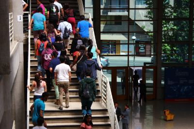 Estudiantes en campus - Foto referencial