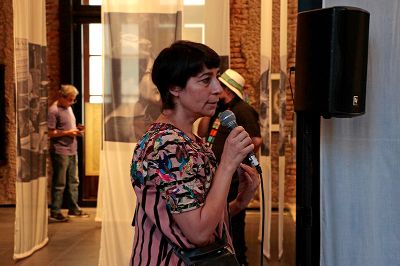 La directora del Archivo Central Andrés Bello, Alejandra Araya durante la inauguración del último festival Máquina Mistral.