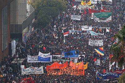 "Las demandas del 2011 siguen vivas porque además el endeudamiento sigue siendo la base del consumo masivo de la población", comenta Felipe Ramírez.