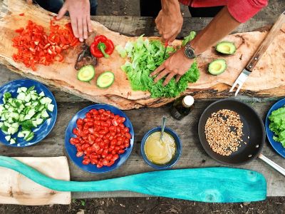 Estas guías tienen por objeto servir de base para formular políticas nacionales en materia de alimentación y nutrición, salud y agricultura, así como programas de educación nutricional.