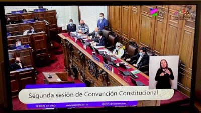 La idea del canal es poder ir agregando informativos, cápsulas y otro tipo de contenidos sobre la Convención Constitucional a la transmisión de UChile TV.