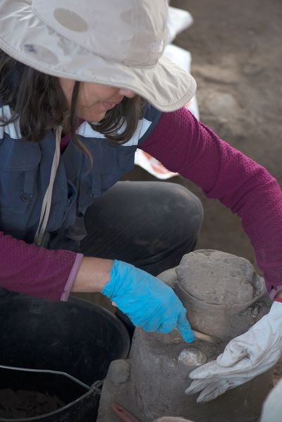 La preservación cultural, medioambiental y arqueológica del patrimonio indígena fue una de las razones que motiva a Paola a dedicarse legalmente al tema también. 