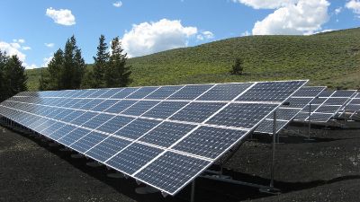 El ciclo busca "fomentar el conocimiento de la energía solar entre hombres y mujeres, mayores de 14 años, que no tienen nociones previas, pero sí interés por aprender", señala Claudia Rahmann.